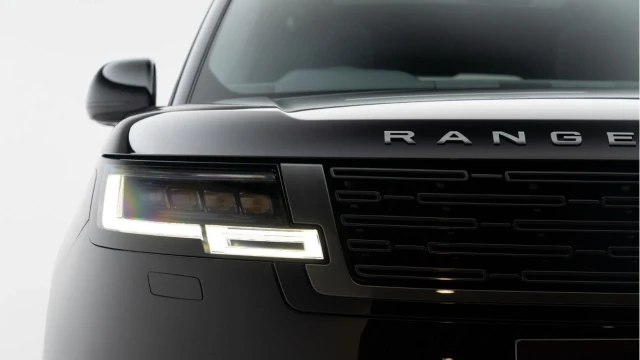 Land Rover Range Rover (74 Reg) 3.0 D350 SE (Shadow Pack) Image 6