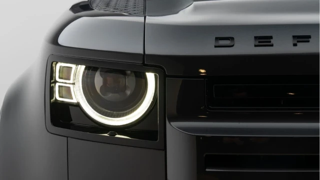 Land Rover Defender (25 Reg) 110 3.0 D250 X-Dynamic SE (Black Pack) Image 8