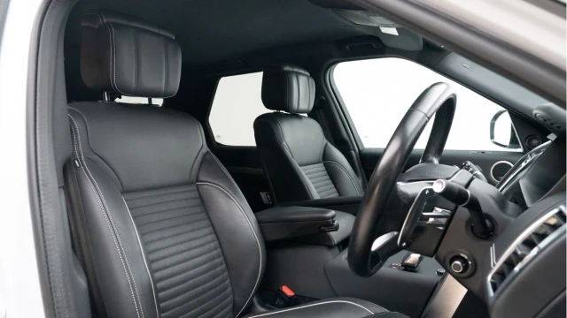 Land Rover Discovery (72 Reg) 3.0 D300 R-Dynamic HSE Hard Top (5 Seat) (+VAT) Image 3