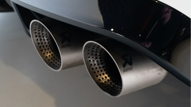 Volkswagen Golf (73 Reg) R 2.0TSI 20 Year 4Motion Image 4