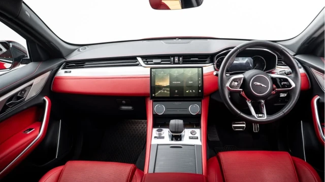 Jaguar F-pace (23 Reg) 3.0 D300 R-Dynamic SE (Black Pack) Image 2