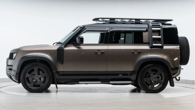 Land Rover Defender (23 Reg) 110 3.0 D300 X-Dynamic HSE (Explorer) Image 4
