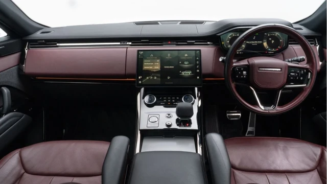 Land Rover Range Rover Sport (23 Reg) 3.0 D300 Dynamic SE (Black Pack) Image 2