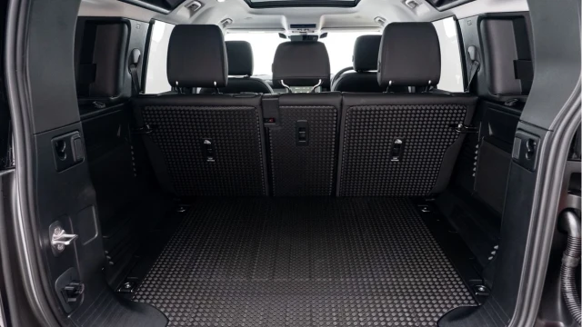 Land Rover Defender (75 Reg) 110 3.0 D250 S (Bespoke) Image 8
