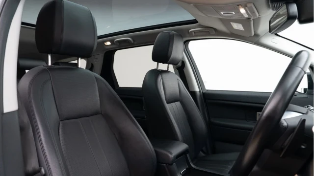 Land Rover Discovery Sport (68 Reg) 2.0SI4 HSE (Black Pack) Image 3