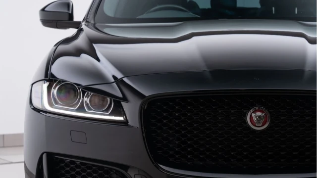 Jaguar F-pace (20 Reg) 2.0 25T Chequered Flag AWD Image 7