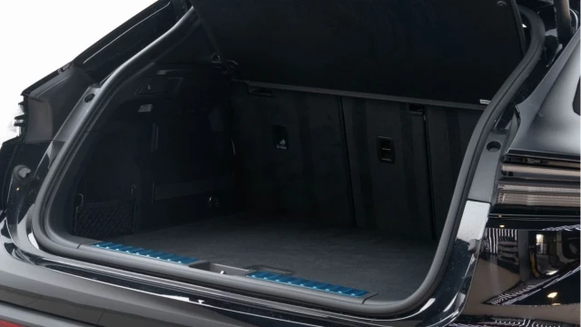 Porsche Macan (74 Reg) 4S Electric Image 5