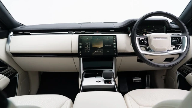 Land Rover Range Rover (75 Reg) 3.0 D300 Edition Image 2