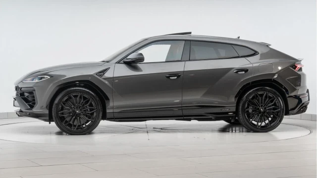 Lamborghini Urus (25 Reg) 4.0 V8 SE Hybrid Image 4
