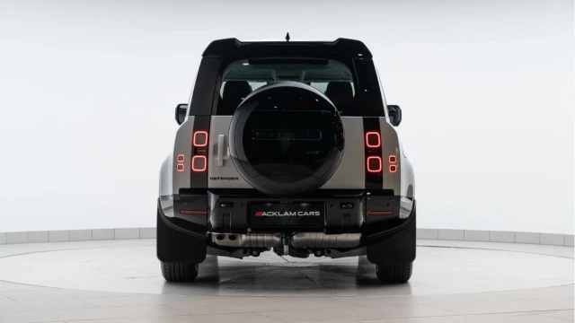 Land Rover Defender (75 Reg) 110 3.0 D250 X-Dynamic SE (7 Seat) Image 6