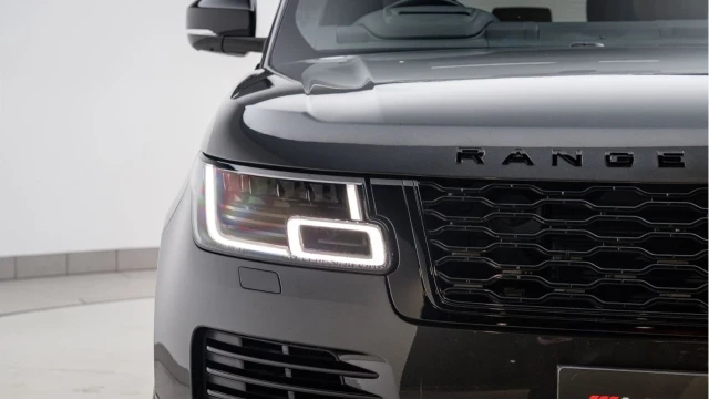 Land Rover Range Rover (68 Reg) 5.0 V8 Autobiography (Black Pack) Image 5