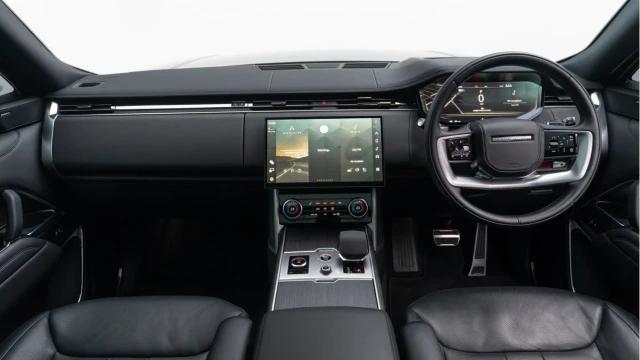 Land Rover Range Rover (72 Reg) 3.0 D350 HSE (Black Pack) Image 2