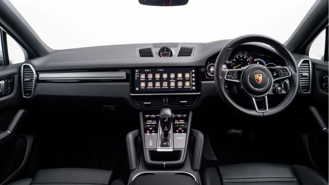 Porsche Cayenne (22 Reg) 3.0 V6 E-Hybrid Platinum Edition Coupe Image 2