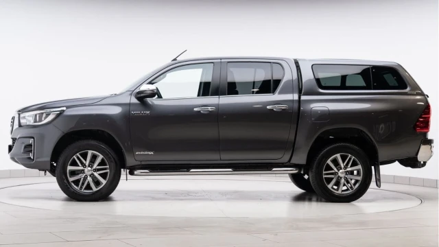Toyota Hi-Lux (68 Reg) 2.4 D-4D Invincible X (No VAT) Image 4