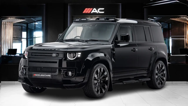 Land Rover Defender Image 1
