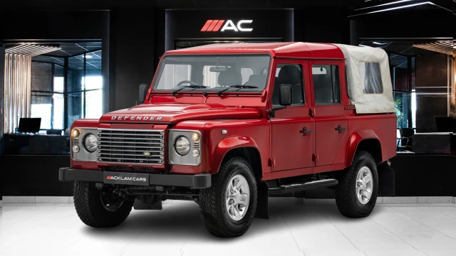 Land Rover Defender Image 1