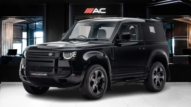 Land Rover Defender Image 1