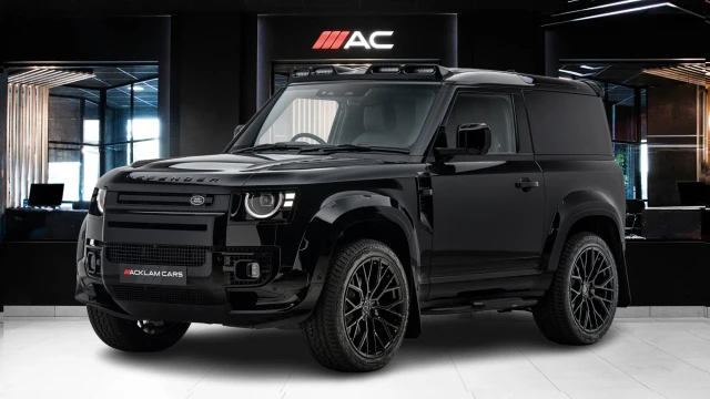 Land Rover Defender Image 1