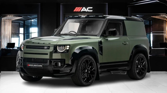 Land Rover Defender Image 1