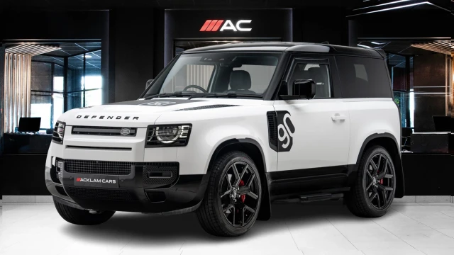 Land Rover Defender Image 1