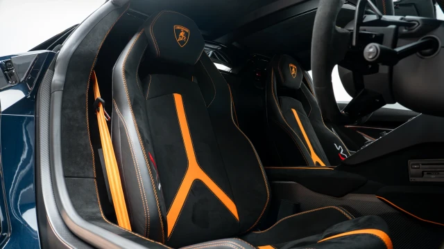 Lamborghini Aventador Image 7