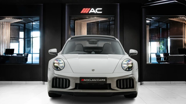 Porsche 911 Image 2