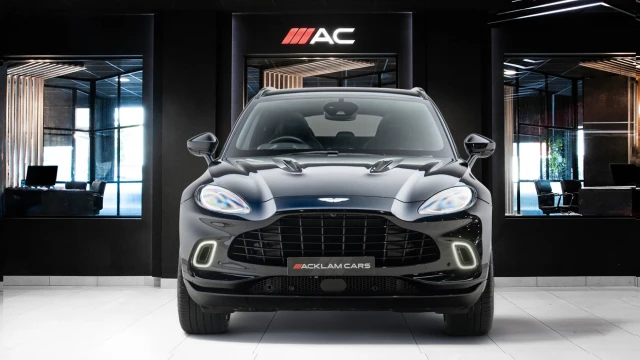 Aston Martin DBX Image 2