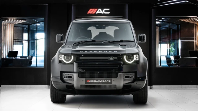 Land Rover Defender Image 2