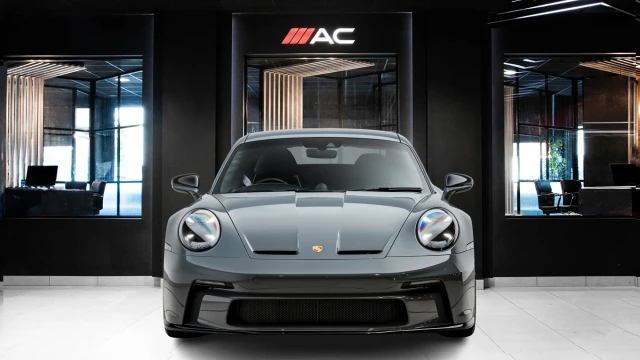 Porsche 911 Image 2