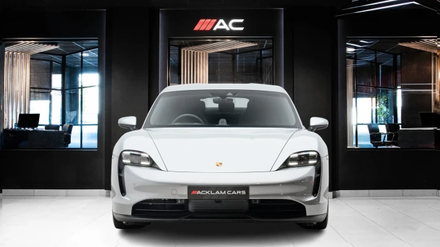 Porsche Taycan Image 2