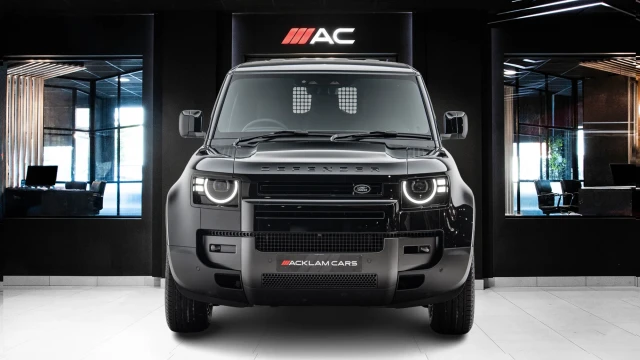 Land Rover Defender Image 2