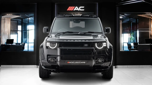 Land Rover Defender Image 2