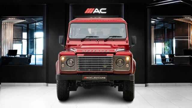 Land Rover Defender Image 2