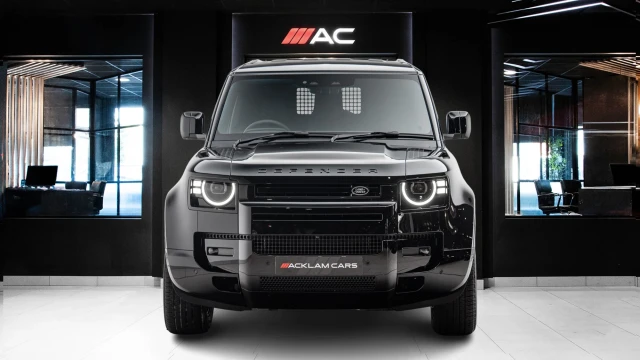 Land Rover Defender Image 2