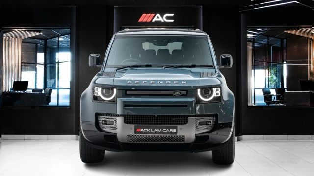 Land Rover Defender Image 2