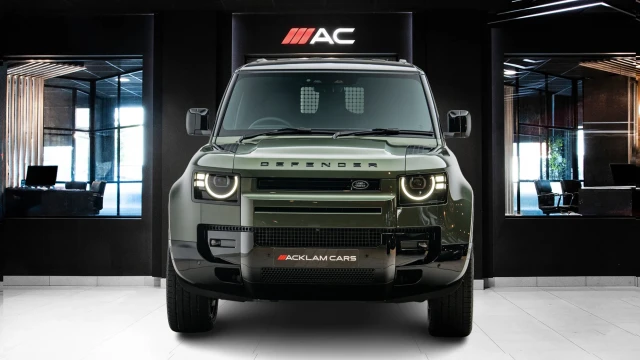 Land Rover Defender Image 2