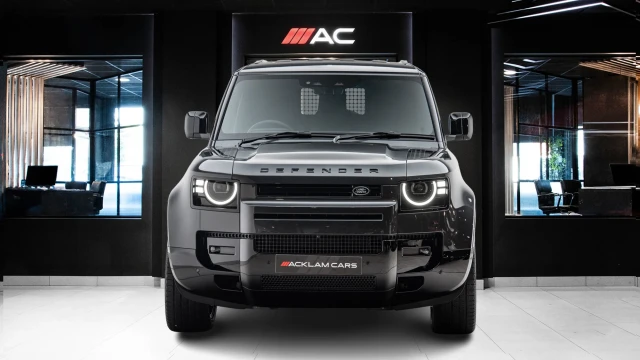 Land Rover Defender Image 2