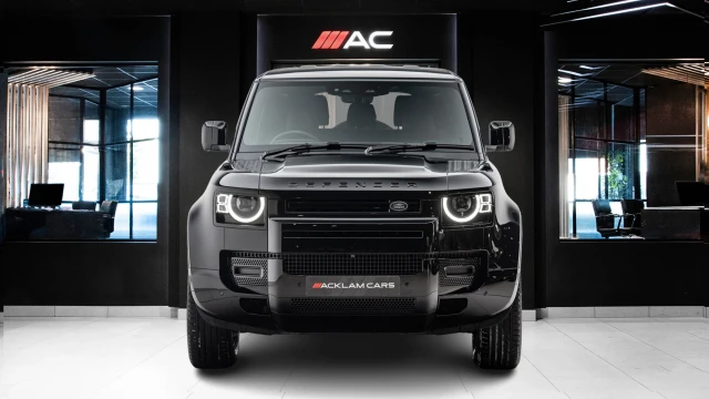 Land Rover Defender Image 2