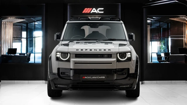 Land Rover Defender Image 2