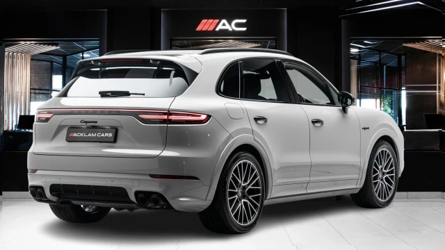 Porsche Cayenne Image 4
