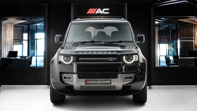 Land Rover Defender Image 2