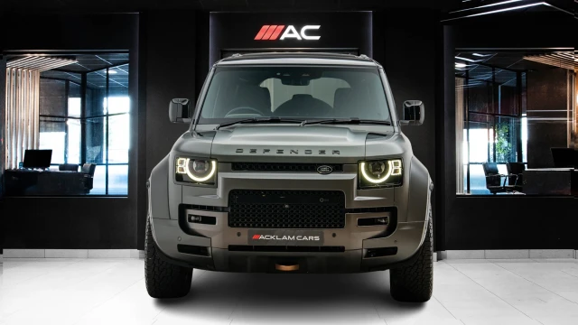 Land Rover Defender Image 2
