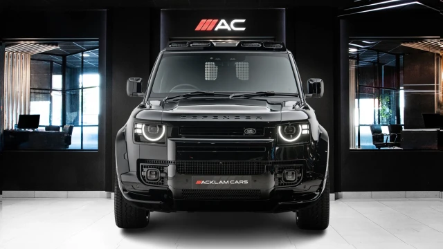 Land Rover Defender Image 2