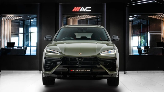 Lamborghini Urus Image 2