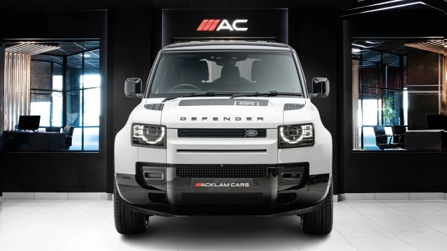 Land Rover Defender Image 2