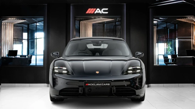 Porsche Taycan Image 2