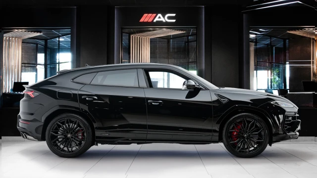 Lamborghini Urus Image 3