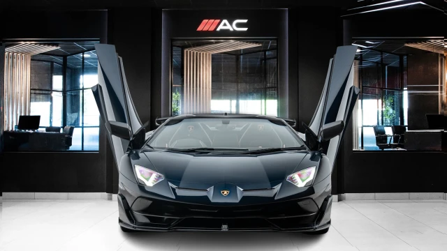 Lamborghini Aventador Image 2