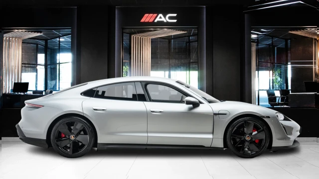 Porsche Taycan Image 3