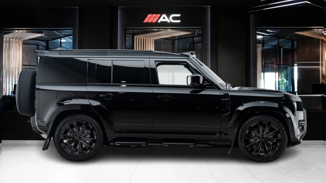 Land Rover Defender Image 3